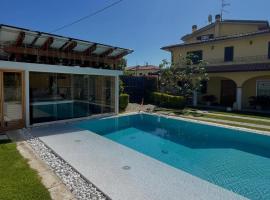 Villa Il Matto con spa idromassaggio e sauna, hotel u gradu 'Arezzo'