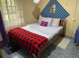 Giraff maasai mara home stay&safaris
