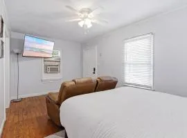 Charming 1BR Cottage Near Downtown Lafayette