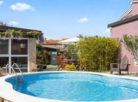 Amazing Apartment In Jursici