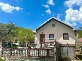 Mont Peak Apartment