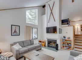 Moose Lane Chalet - King Bed, Clubhouse, 1 Pet, Hotel in Lincoln