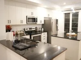 Charming Oakville Getaway
