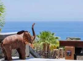 2BR with Stunning Ocean Views