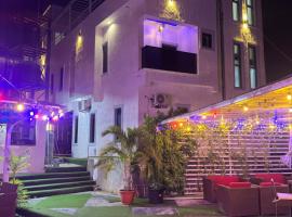 DE Lounge Inn, отель в городе Ikorodu