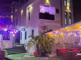 DE Lounge Inn