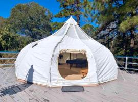 Glamping Belltent Near Crater of Diamonds, hotel em Murfreesboro