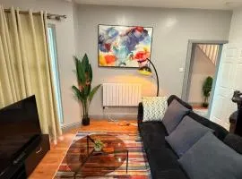 Colourful 2-Bed Flat Near Teesside Uni