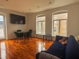 Most Central 2BR Flats in Newcastle City Centre, Opposite Central Station - Sleeps 4-6