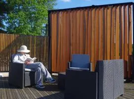 CHEZ MITCH EN CAMPING CAR et grand espace extérieur