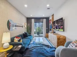 Hyve - Harmony Strum - Walk to Broadway - Pool & Gym