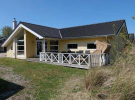Danish beach holiday with sauna, hotell i Grossenbrode