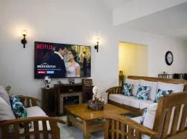Private 4BR Villa, Pool, Jacuzzi & Lake