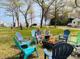 Lake Huron Cottage 6 - 3 Bed 1 Bath