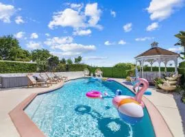 Ultimate Group Getaway - Pool, Spa, Views, Games!