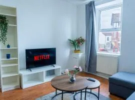 Charity Suite I Modern Barry Apartment I Near Town Centre, Barry Island & Gavin & Stacey Pub I Wi-Fi & Easy Cardiff Access I Parking