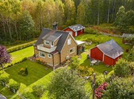 Cozy home in woods near Immeln with fireplace & BBQ, khách sạn ở Immeln