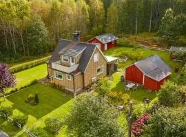 Cozy home in woods near Immeln with fireplace & BBQ