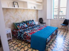 Elegante appartamento vista mare con 4 camere, balconi e ascensore Centro Pescara: Pescara'da bir otel