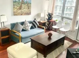 Core Downtown Toronto-8 Sleeper-4 Beds-2 Bathrooms-Washrooms-Free Parking-CN Tower-Ripleys Museum-Blue Jays Stadium In front-Indoor Gym-Swimming Pool-Jacuzzi Sauna-Filter Drinking Water-WiFi
