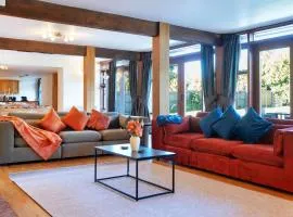 Converted Barn - Super King beds, Parking, WiFi
