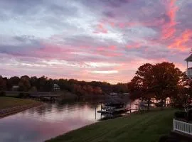 Lakeshore Glenn - Spacious home w/shared pool, tennis & basketball courts