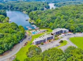 Sunset Landing - Waterfront condo with lake-view deck, tennis court & pool