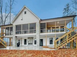 LaWi Lakehouse - Stunning lakefront oasis with large deck, games, & tranquil views