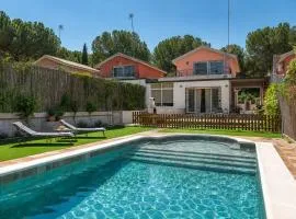 Casa familiar junto al lago con zona de juegos, cine y BBQ