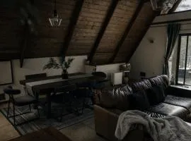 The Catamount Coze House
