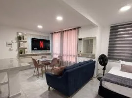 Moderno al norte, Full equipado, Primer piso ,2Aires 6 camas con Patio
