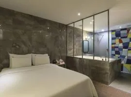 Hotel H2