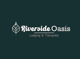 Riverside Oasis Cabin with A C, hotel i Guápiles