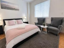 Downtown Toronto Private Room Near Subway with TV & Dedicated Bathroom