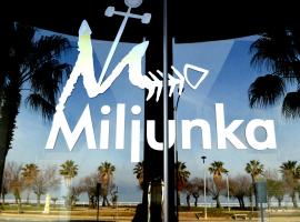 Residence Miljunka: SantʼAgata di Militello'da bir otel