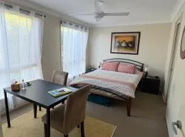 Private room with ensuite and parking close to Wollongong CBD