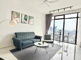Beacon Executive Suites #Elegant #SkyPool #Georgetown #4pax #2BR 2bath #1Queen 2Single #Quality well maintained #Private superhost
