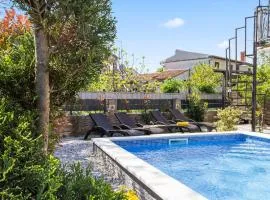 Awesome Home In Jursici