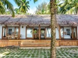 Villa RORO Mentawai - Oceanfront Tropical Escape