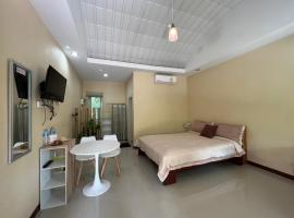 Ariya Garden Home, hotelli kohteessa Chumphon