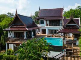 Authentic & Spacious Thai Villa 6BR Private Pool Sea View Sleeps 14, Hotel in Mae Pim