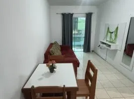 Apartamento simples com vista para a praça