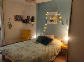Au coeur de la vieille ville, Chambre privée indépendante, hotel a Sommières