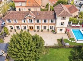 Villa Avril et Spa Gîte de luxe 15 personnes avec piscine chauffée toute l'année