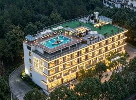Zhangjiajie National Park Pandora Resort --Airport & Rail Terminal pick-up min 2night--Free shuttle to National Forest Park East Gate --laundry service --English speaking butlers