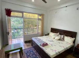 Himalayan Escape - A Homestay with Mountain View, Parking, Food & Bonfire