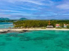 La Plage I Beachfront Villa on the Lagoon