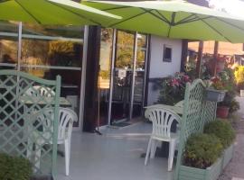 Le Mas Des Lilas, hotel v destinaci Escolives-Sainte-Camille