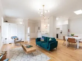 SWALEDALE, OLD SCHOOL ROOMS - Luxury Apartment in Richmond, North Yorkshire