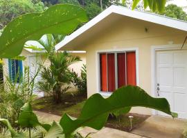 Tropical Paradise Bungalows, affittacamere a Pital